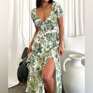 That’s So Fetch “Solem” Floral Puff-Sleeve Sweetheart Midi Dress – Size US 8